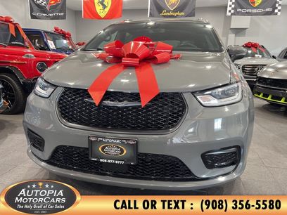 Used 2023 Chrysler Pacifica Touring-L w/ S Appearance Package