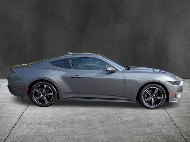 Used 2025 Ford Mustang Coupe RWD image 4