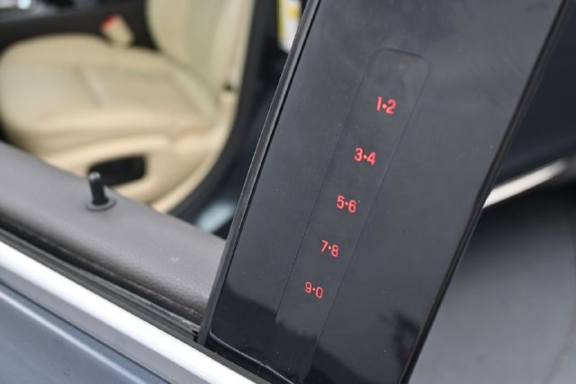 Used 2013 Lincoln MKS FWD image 10