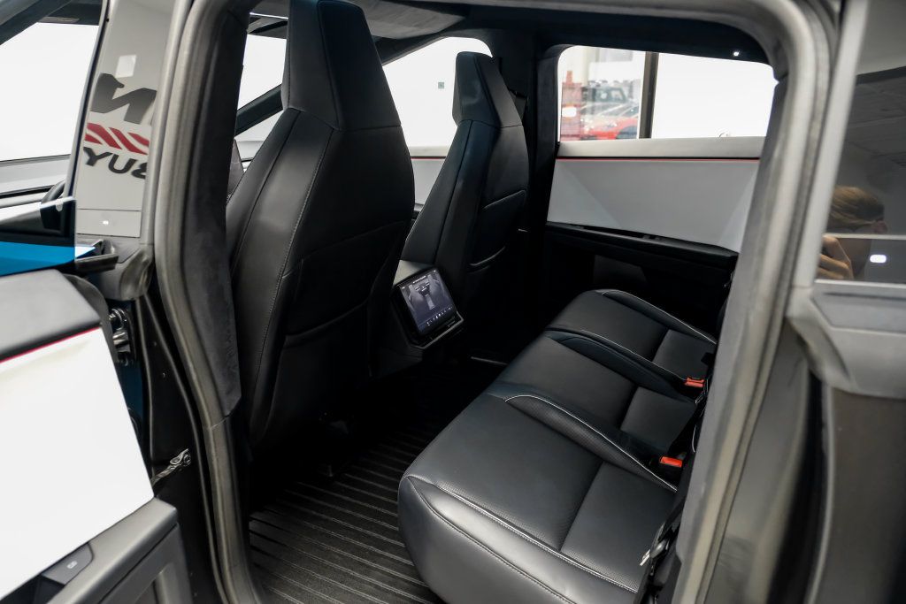 Used 2024 Tesla Cybertruck AWD Crew Cab image 38