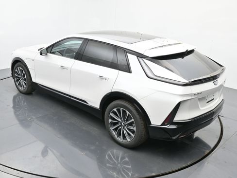 New 2025 Cadillac Lyriq Sport image 25