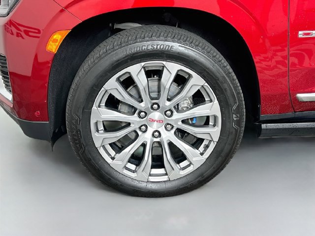 Used 2024 GMC Yukon Denali w/ Advanced Technology Package AWD/4WD image 11