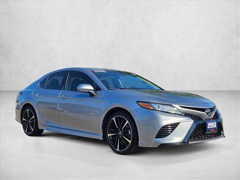 Used 2019 Toyota Camry XSE FWD image 3