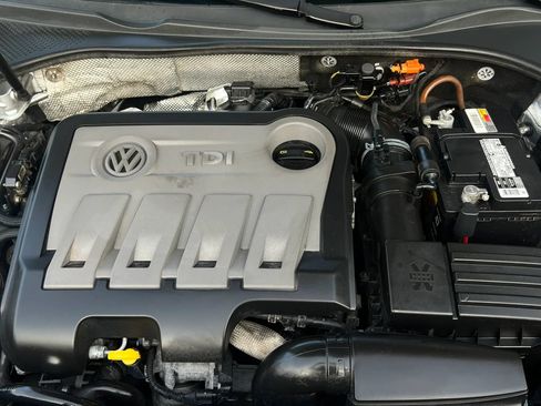 Used 2014 Volkswagen Passat TDI SE FWD image 9