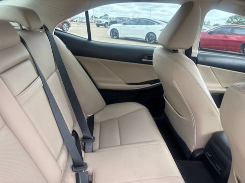 Used 2017 Lexus IS 200t w/ Premium Package RWD image 32