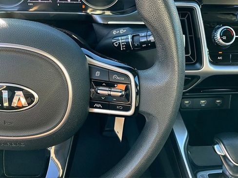 Used 2021 Kia Sorento LX image 16