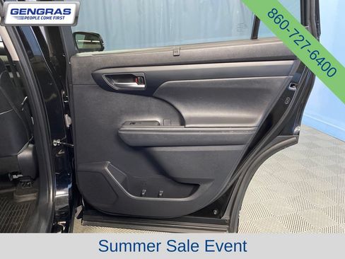 Used 2023 Toyota Highlander XLE AWD/4WD image 42