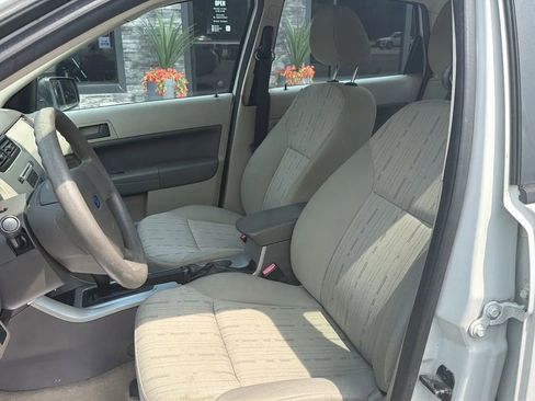 Used 2011 Ford Focus SE FWD image 8