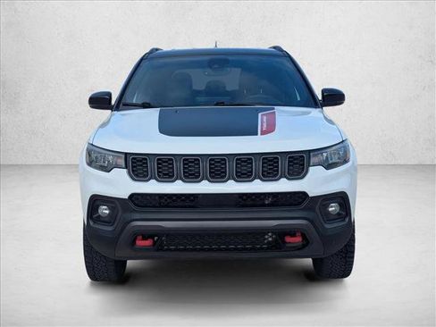 Used 2025 Jeep Compass Trailhawk AWD/4WD image 2
