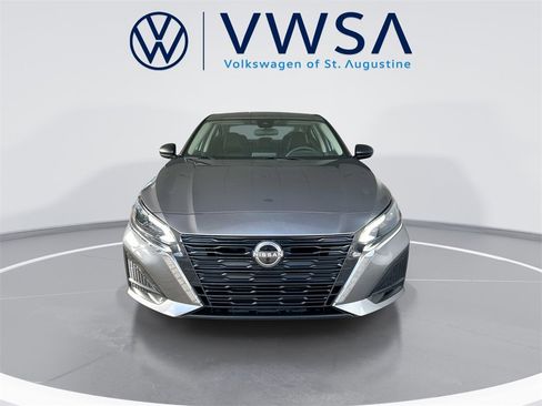 Used 2024 Nissan Altima 2.5 SV image 2