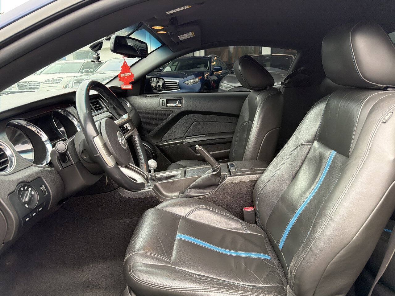 Used 2010 Ford Mustang GT Premium RWD image 29