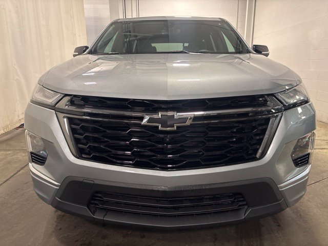 Used 2023 Chevrolet Traverse Premier FWD image 2