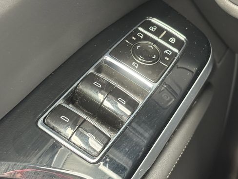 Certified 2025 Cadillac Escalade Luxury w/ LPO, Floor Liner Package AWD/4WD image 33