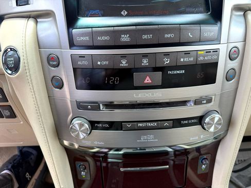 Used 2015 Lexus LX 570 4WD image 28