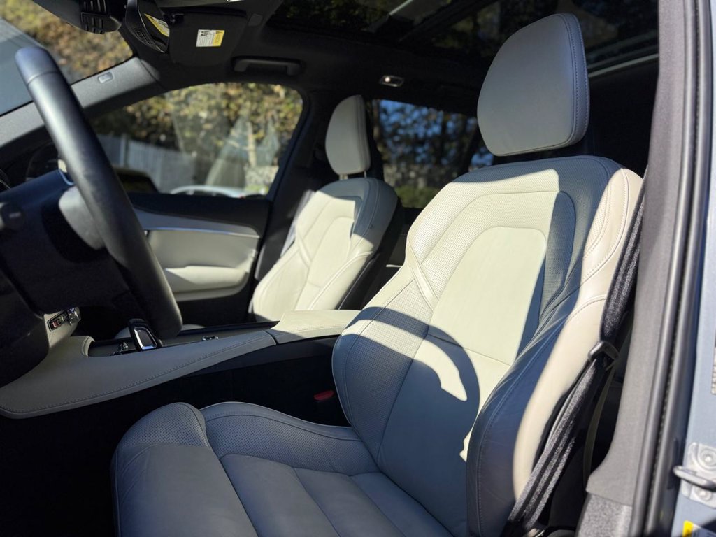 Used 2022 Volvo XC90 T8 R-Design w/ Advanced Package AWD/4WD image 19