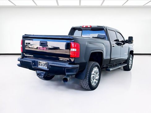 Used 2019 GMC Sierra 2500 Denali w/ Duramax Plus Package image 4