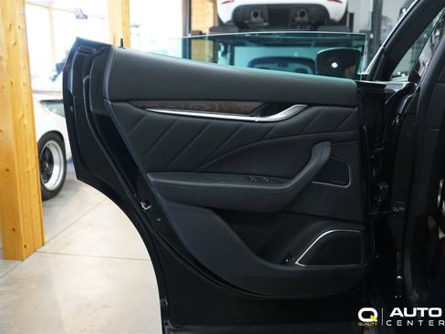 Used 2021 Maserati Levante GranLusso AWD/4WD image 29