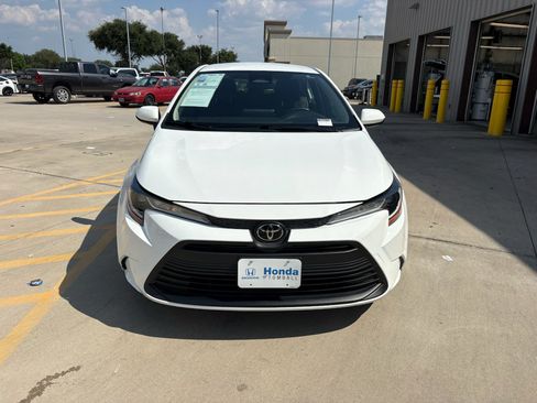 Used 2023 Toyota Corolla LE w/ Carpet Mat Package (TMS) FWD image 3