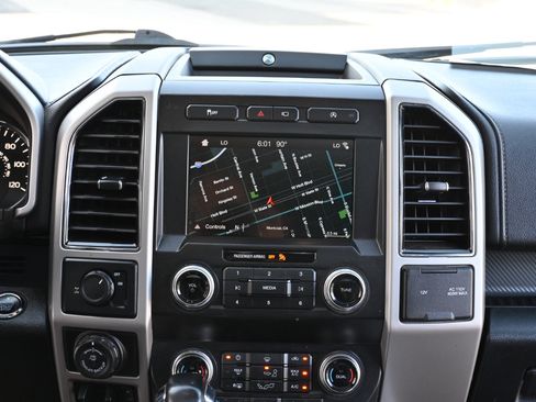 Used 2019 Ford F150 Lariat w/ Equipment Group 502A Luxury RWD image 19