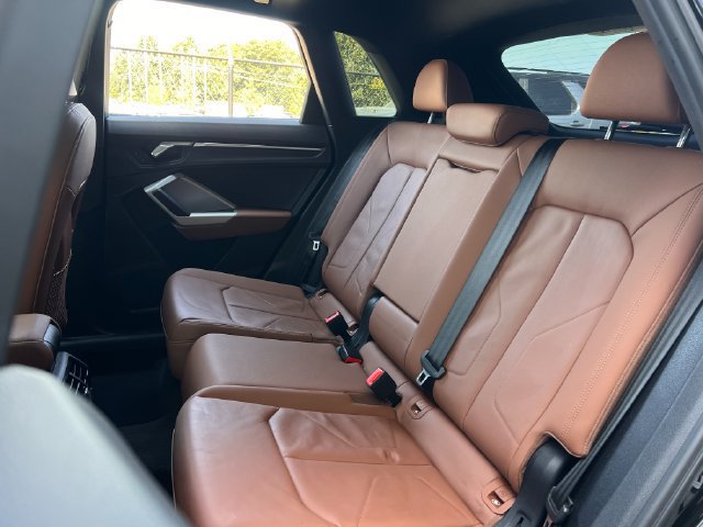 Used 2020 Audi Q3 2.0T Premium w/ Convenience Package AWD/4WD image 16