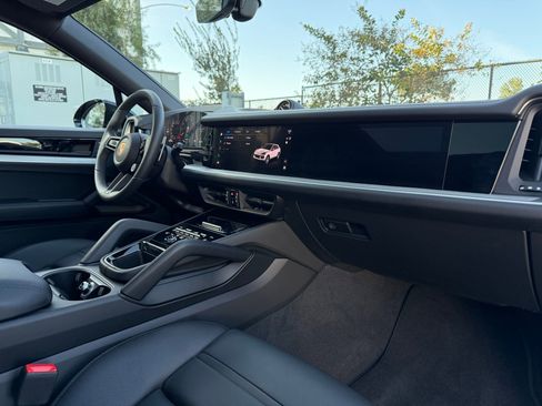 New 2025 Porsche Cayenne E-Hybrid Coupe AWD/4WD image 25
