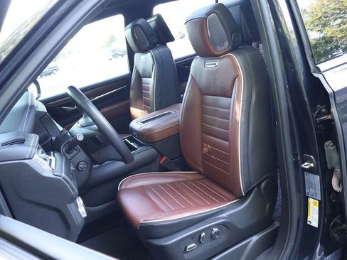 Certified 2024 GMC Yukon Denali Ultimate w/ LPO, Floor Liner Package AWD/4WD image 34