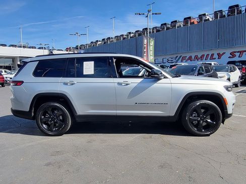 Used 2023 Jeep Grand Cherokee L Laredo AWD/4WD image 31