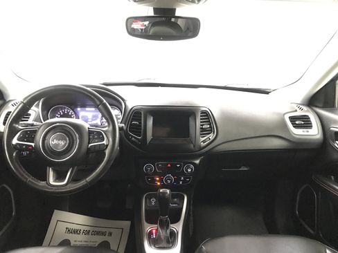 Used 2018 Jeep Compass Latitude w/ Popular Equipment Group FWD image 17