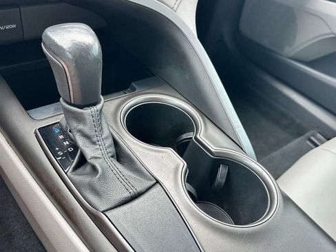Used 2021 Toyota Camry SE FWD image 18