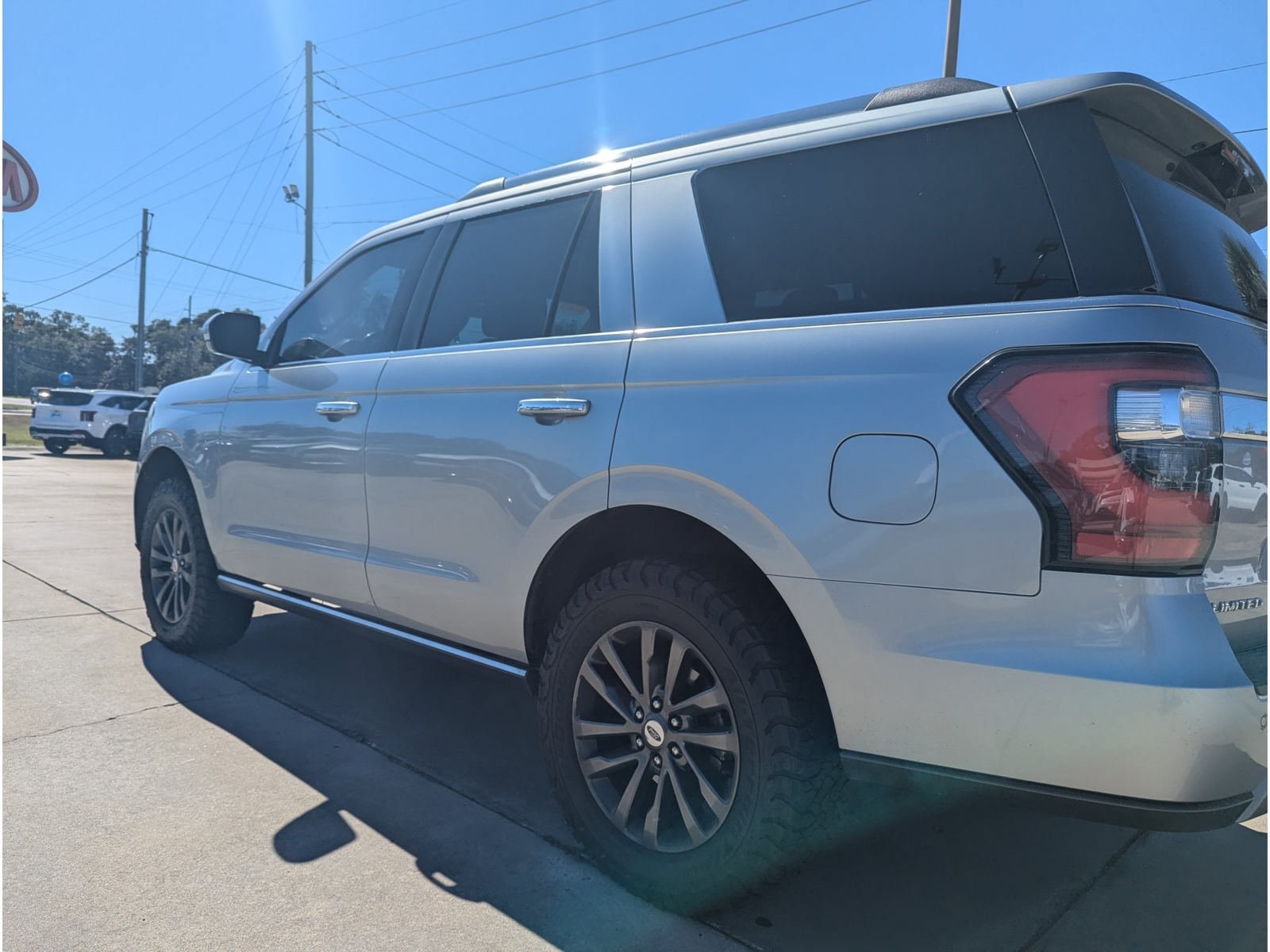 Used 2020 Ford Expedition Limited AWD/4WD image 4