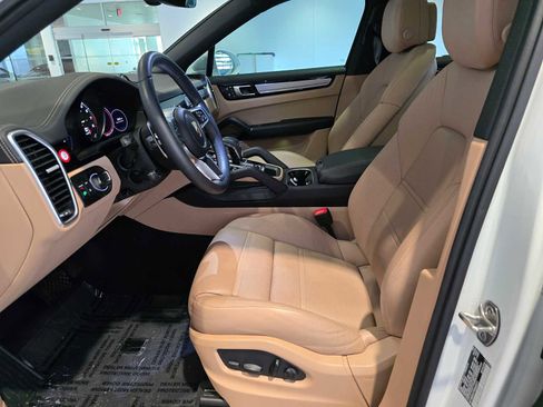 Used 2023 Porsche Cayenne Platinum Edition AWD/4WD image 5