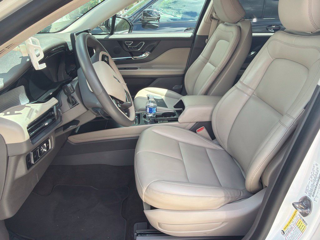 Used 2023 Lincoln Corsair FWD image 2