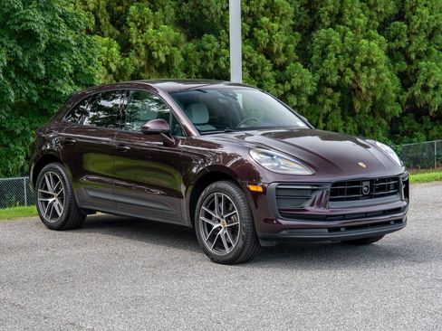 Certified 2026 Porsche Macan AWD/4WD image 9