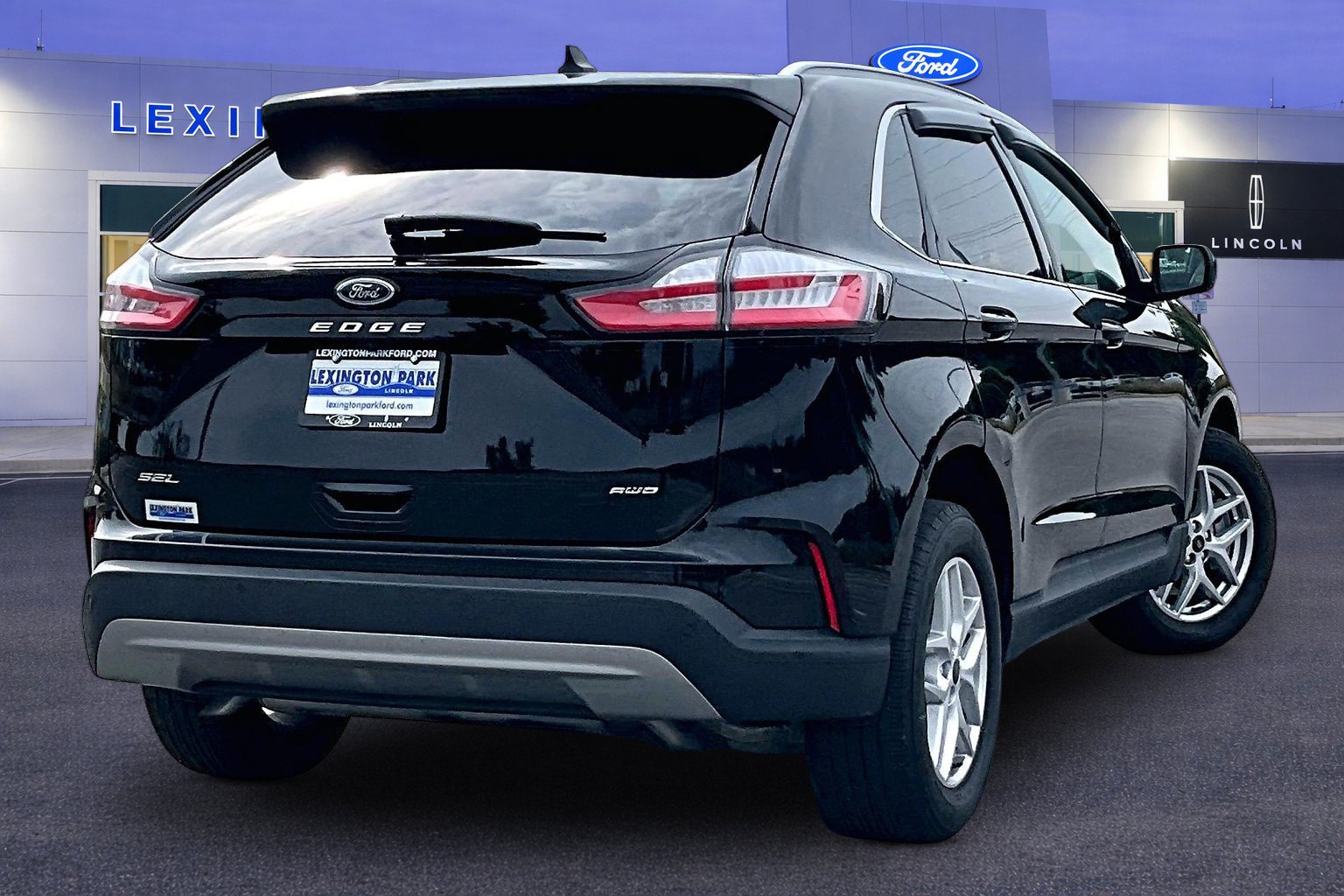 Used 2023 Ford Edge SEL w/ Convenience Package AWD/4WD image 5