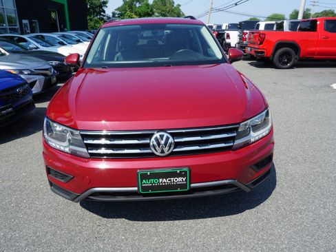 Used 2021 Volkswagen Tiguan SE w/ Panoramic Sunroof Package image 4
