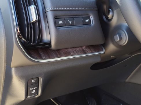 New 2026 Nissan Armada SL w/ Captain's Chari Seat Package image 21