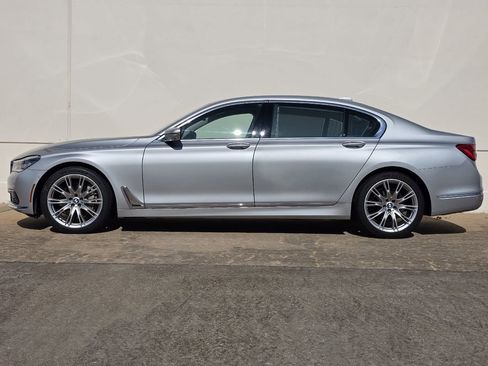 Used 2019 BMW 750i w/ Executive Package image 2