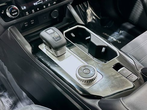 Used 2025 Mitsubishi Outlander SE image 17