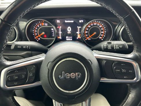 Used 2022 Jeep Wrangler Unlimited Sahara AWD/4WD image 15
