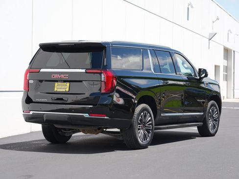 Used 2025 GMC Yukon XL Elevation w/ Elevation Premium Package AWD/4WD image 3