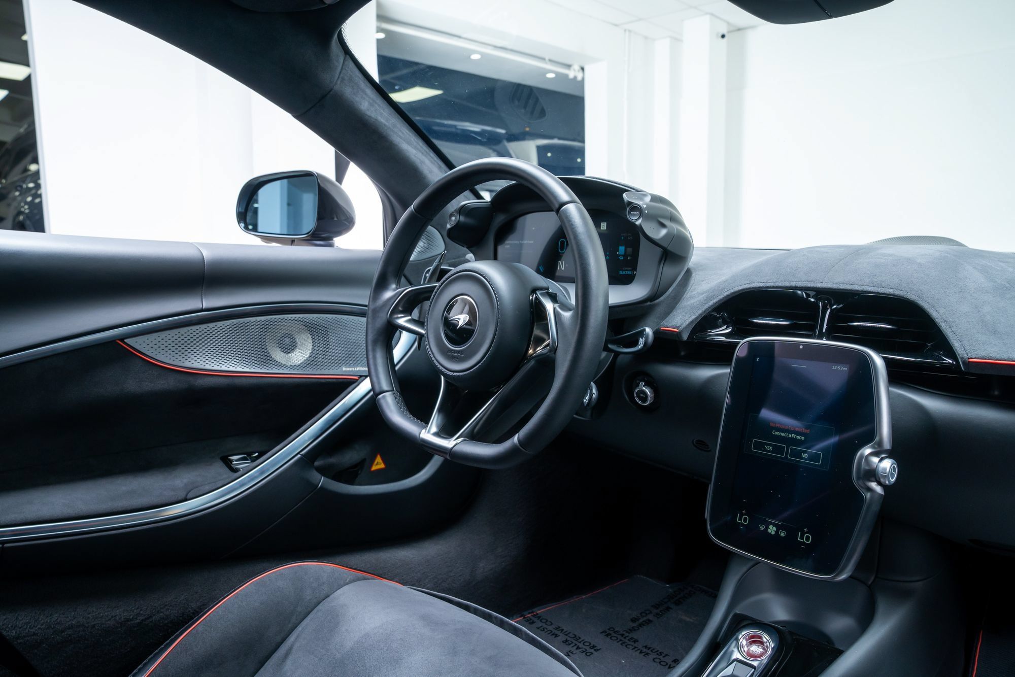 Used 2024 McLaren Artura RWD image 19