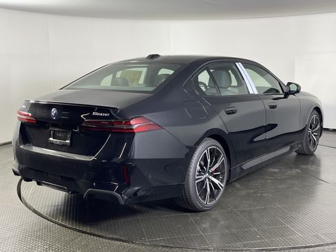 Used 2026 BMW 550e xDrive AWD/4WD image 4