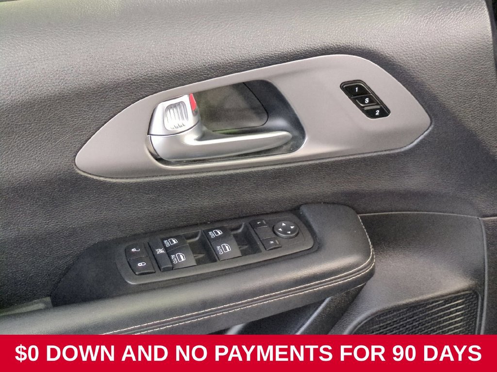 Used 2025 Chrysler Pacifica Select FWD image 13