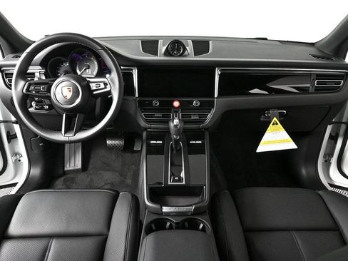 Certified 2026 Porsche Macan AWD/4WD image 20