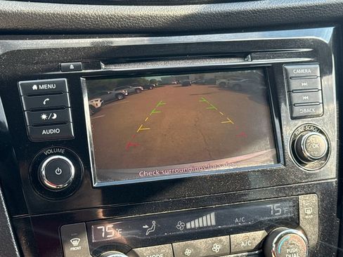 Used 2018 Nissan Rogue SV AWD/4WD image 24
