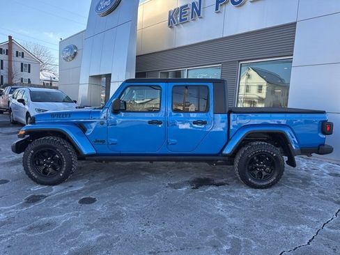 Used 2022 Jeep Gladiator Sport image 9