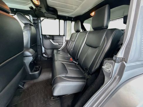 Used 2017 Jeep Wrangler Unlimited Sahara w/ Connectivity Group AWD/4WD image 20