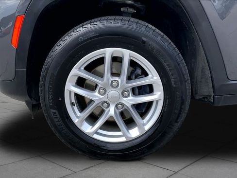 Used 2024 Jeep Grand Cherokee Laredo X AWD/4WD image 10