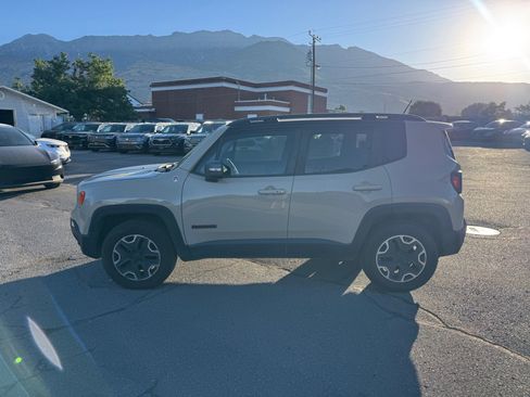 Used 2015 Jeep Renegade Trailhawk w/ Popular Equipment Group AWD/4WD image 2