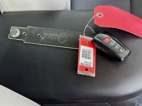 Used 2021 Toyota RAV4 XLE w/ Convenience Package FWD image 33